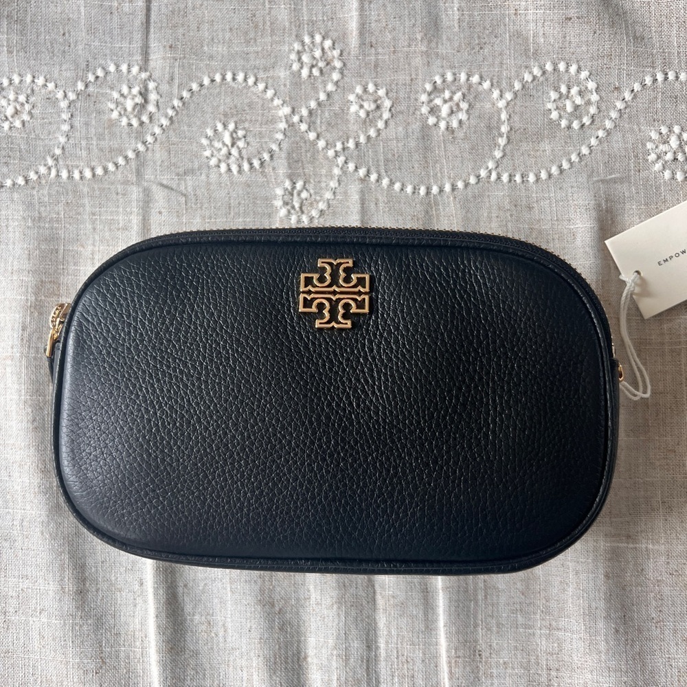 TORY BURCH• Britten Black Leather Camera Bag with Gold Logo - Picture 4 of 13